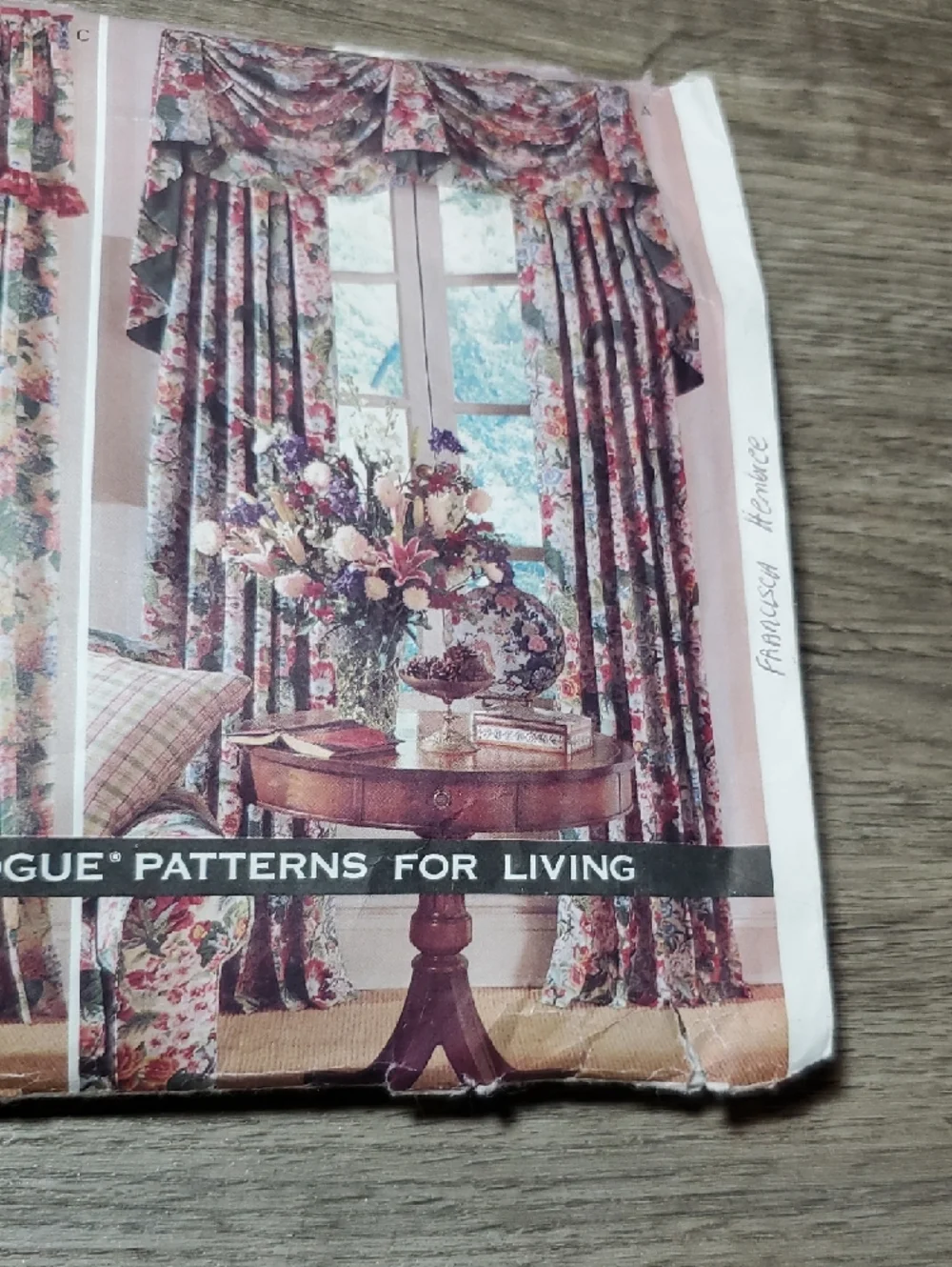 ⚜️VOGUE Floral Curtain & Valance Pattern